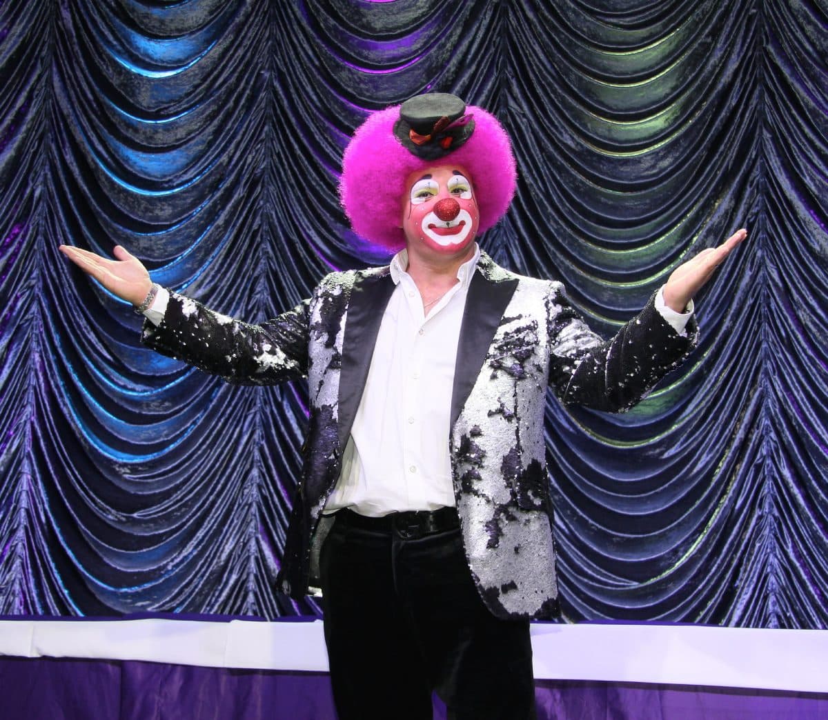 El comediante se quitó el maquillaje para decir que su chiste de Debanhi estuvo mal.