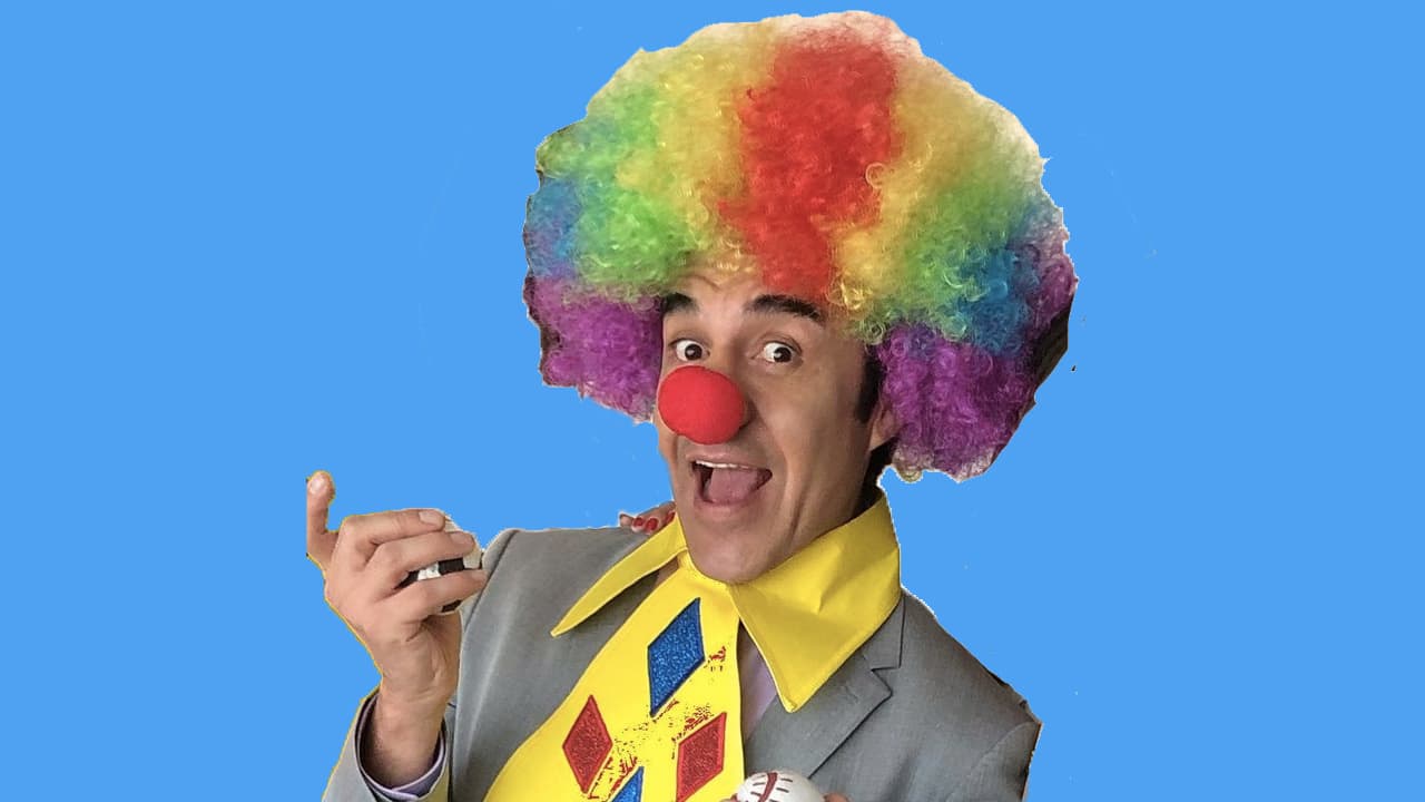 Adrián Uribe antes de ser famoso fue payaso, literalmente.