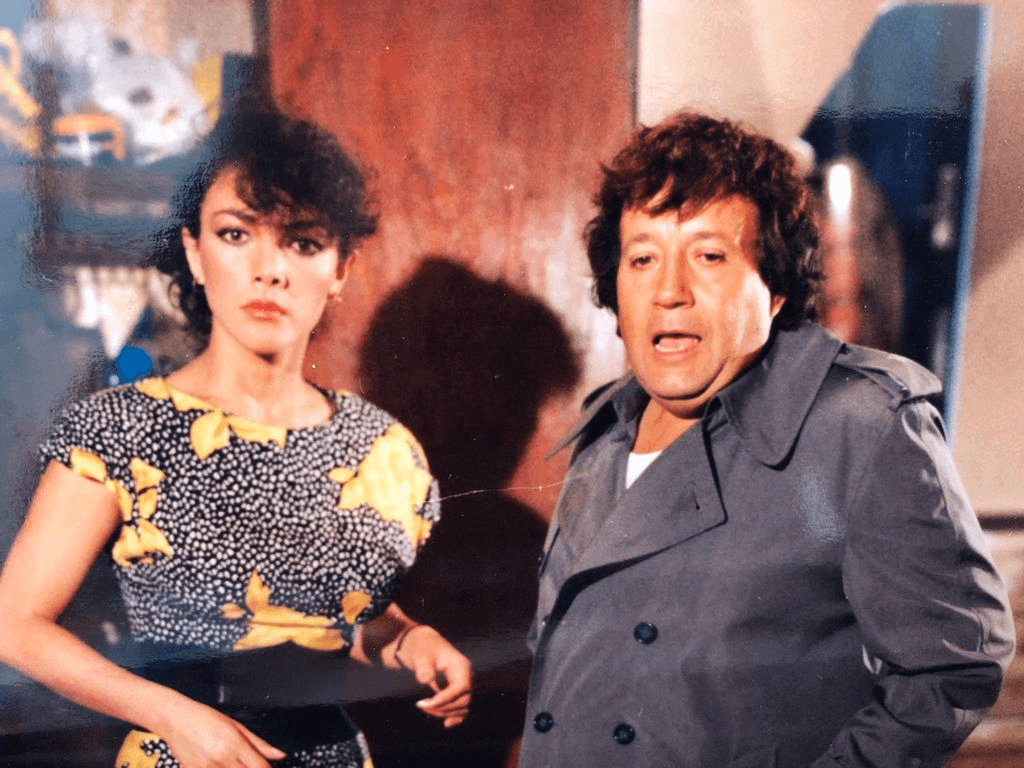Alrededor de 1976 su show comenzó a presentarse en clubes como el "Keops Nightclub", así como en bares del Conjunto Marrakesh y en el centro nocturno "El Cantar de los Cantares". Después, en 1986 comienza a presentarse en el salón más grande de México en aquel tiempo, el Crown Hall del hotel Crowne Plaza.