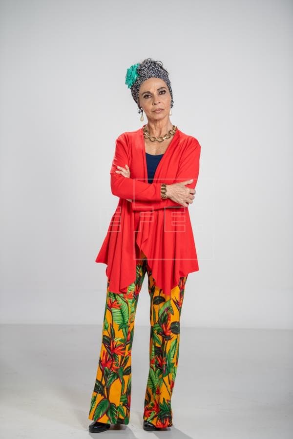 Macaria, Doña Magda en Vecinos, es una gran actriz de 71 años. Aparenta muchos menos.
