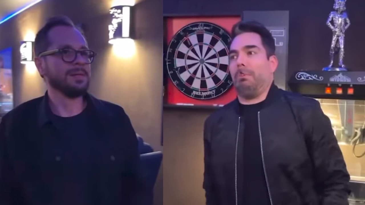 Omar Chaparro se atraviesa mientras lanzan dardos y así le fue