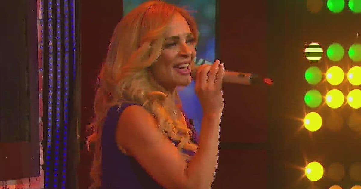 Alma Cero demuestra sus dotes en el canto con un clásico del Buki