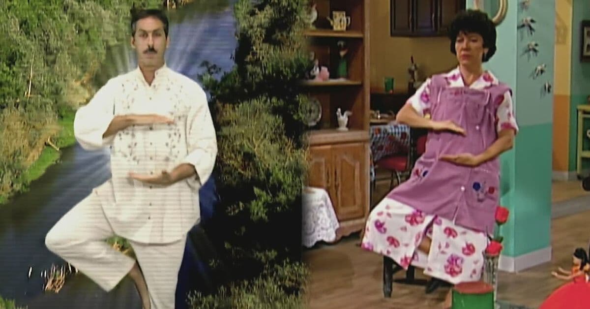 Doña Lucha hace poses y ejercicios de yoga como en la televisión
