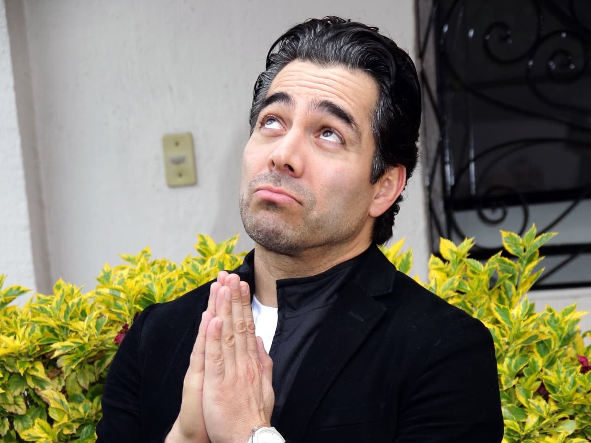 Omar Chaparro le revela a su hijo, cuándo y dónde fue su primera vez