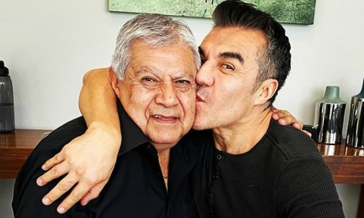 Muere padre de Adrián Uribe y esta es su emotiva despedida