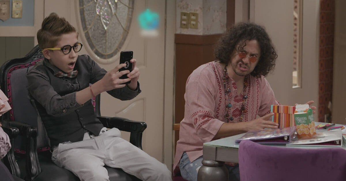 El Ajolotito puede ver lo piojos de Aldolfo con el zoom de su nuevo celular