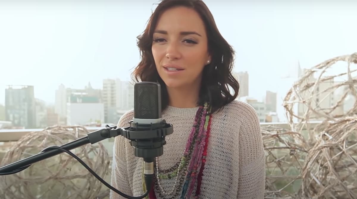 Regina Blandón y su otro talento: La cantada