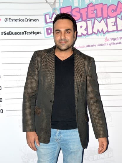 Suele asistir a obras de teatro, pues es una de sus pasiones.