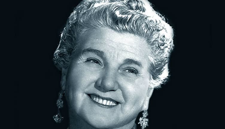 Sara García, la abuelita del cine mexicano mostró sus dotes como comediante en muchas de sus películas, participando en todo tipo de cintas, desde la era del cine de oro, pasando por películas de luchadores, hasta comedias al lado de Sasha Montenegro y Rafael Inclán.