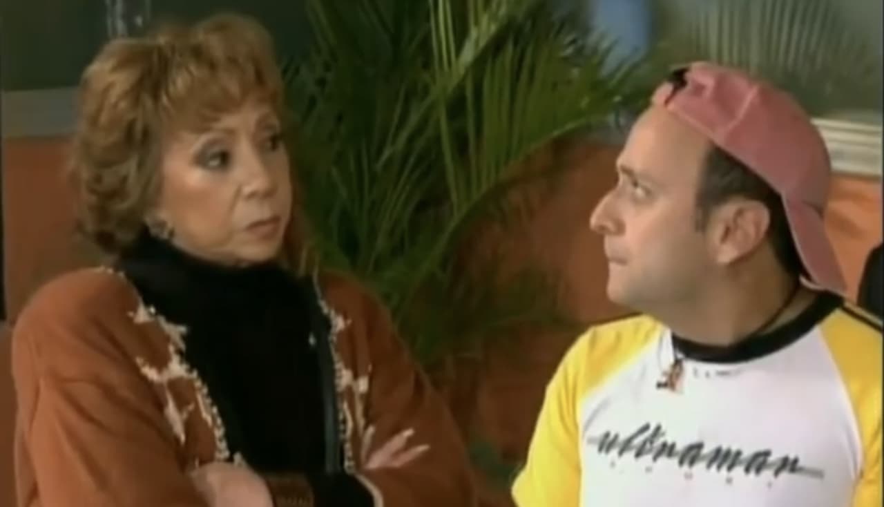 Alejandra Meyer tuvo el papel de doña Caridad, la nueva administradora del edificio en la segunda temporada de ‘Vecinos’ en 2007, mismo año en el que estuvo en ‘Yo amo a Juan Querendón’, pero no terminó su trabajo ahí al morir el 7 de noviembre de dicho año, a los 70 años. Sufría de problemas renales derivados del cáncer que padecía.