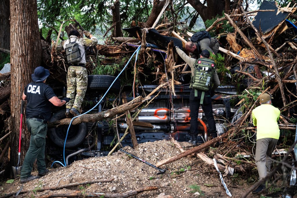 Los cuestionamientos por los recortes de personal clave ante la emergencia por las  inundaciones en Texas