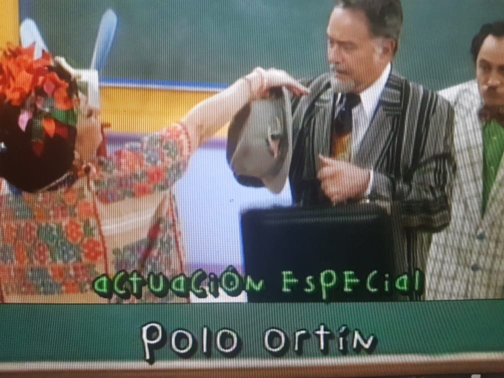 Polo Ortín participó como actor invitado, interpretando a un inspector escolar.