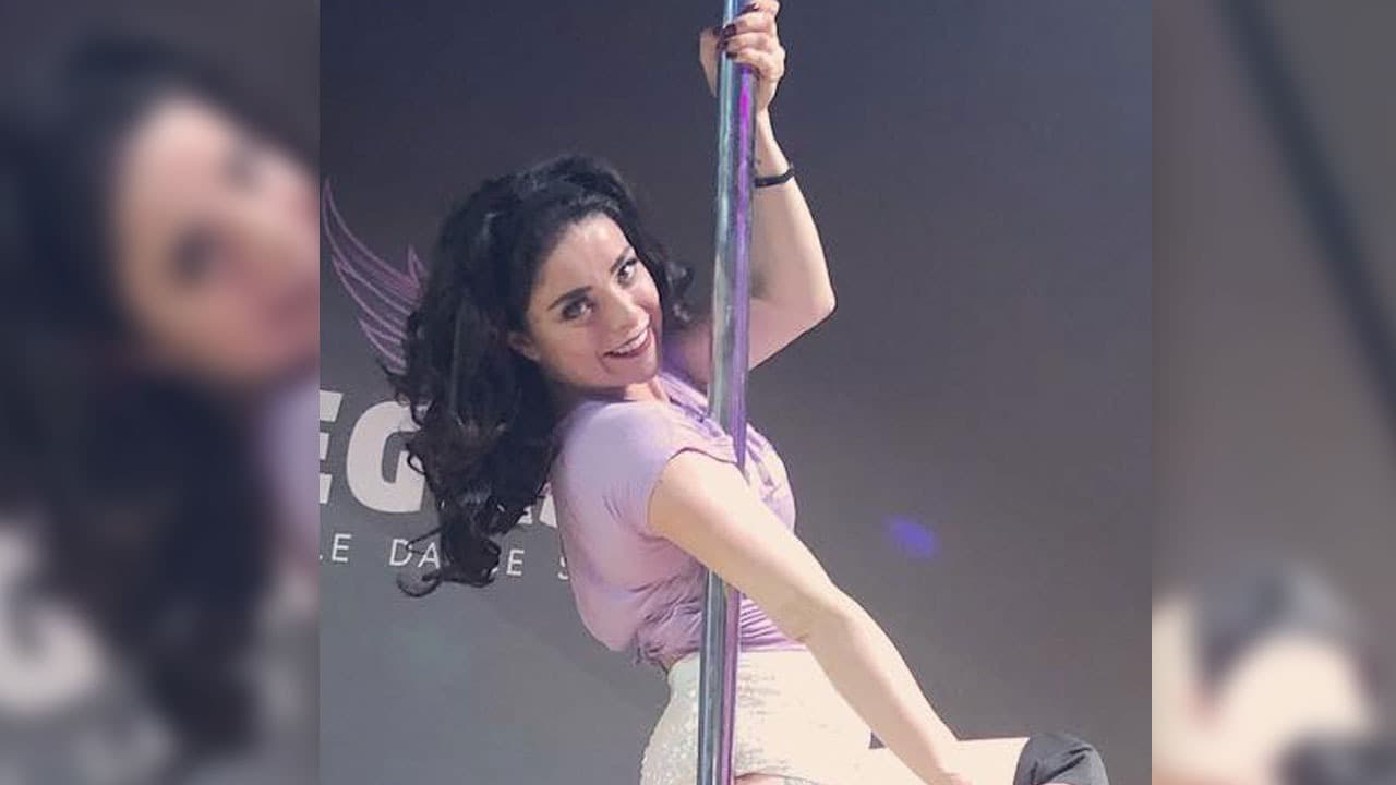 Video: Violeta Isfel presume sus habilidades en poledance