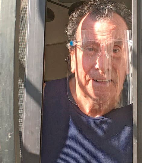 Alfonso Zayas dentro de su hogar por pandemia