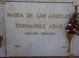 La tumba de Angelines Fernández está vandalizada