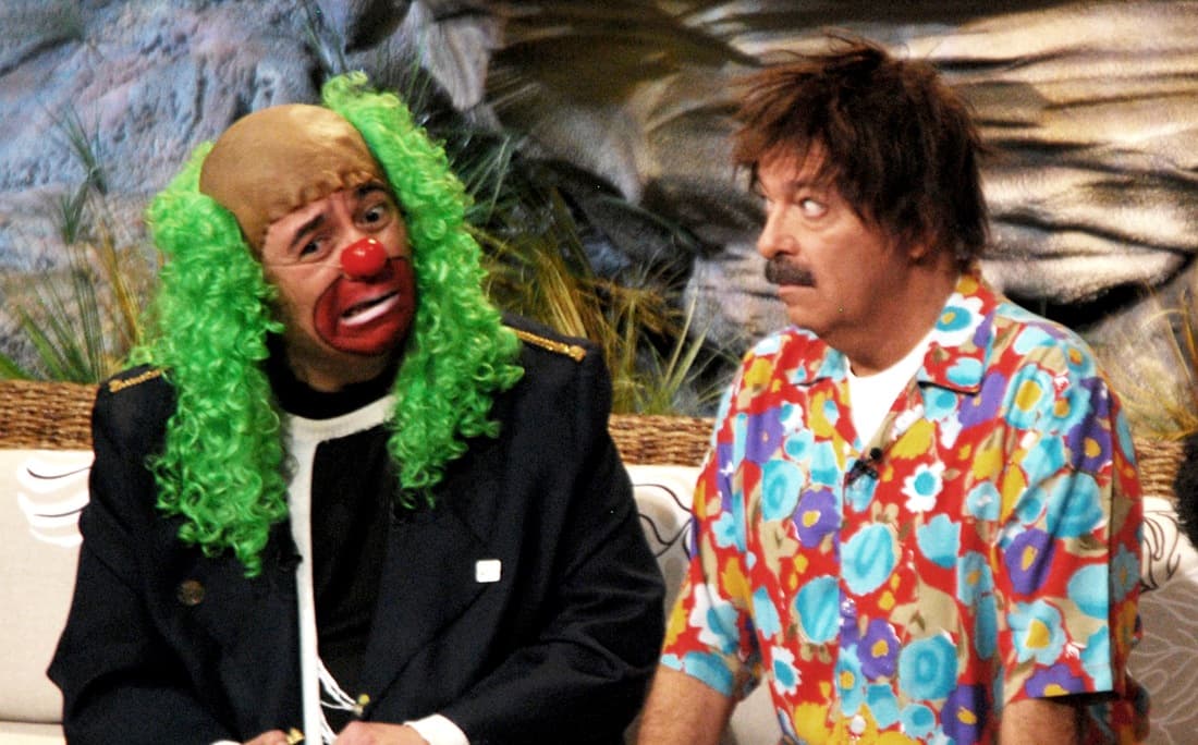 He aquí a dos íconos de la televisión mexicana: Brozo y Ponchito. Uno más político y noticioso, y el otro más familiar e ingenioso. ¿Cuál les gustaba más?