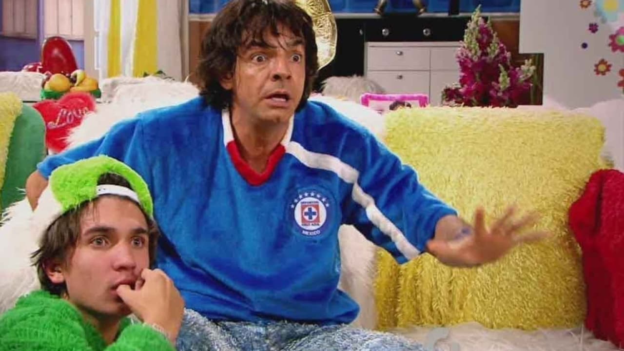Tampoco podía faltar su "peluda" playera del Cruz Azul.