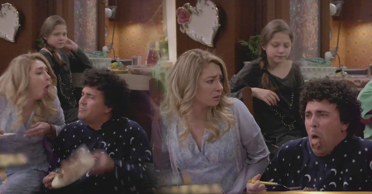 Gaby hace de comer y le escupe su platillo a Plutarco después de probarlo