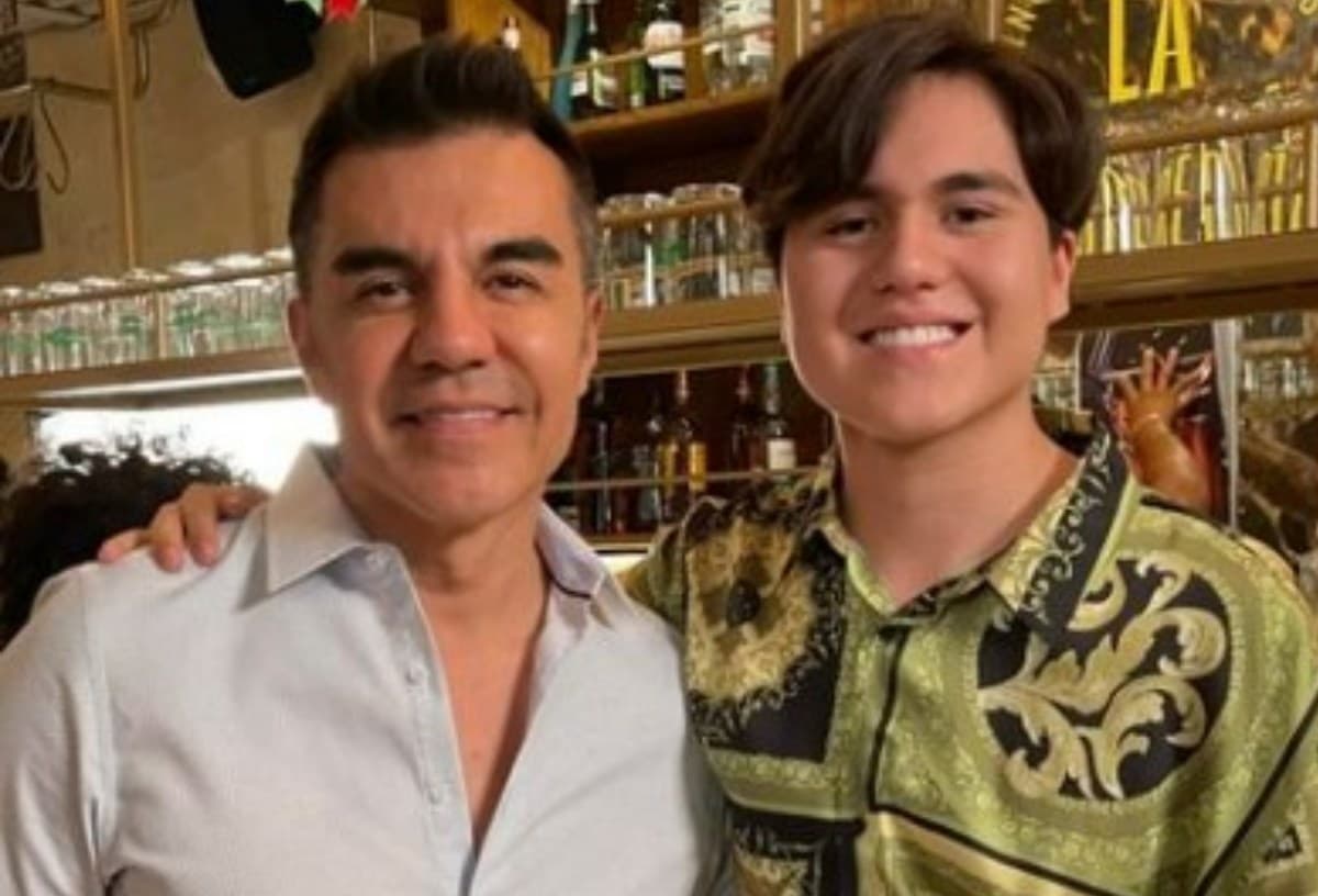 Gael García, hijo de Adrián Uribe, debuta en cine y su papá lo presume