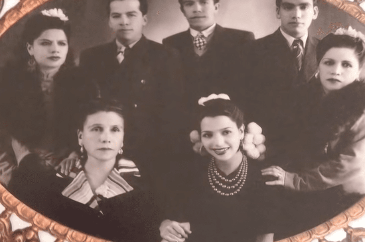 De entre todas sus hermanas, María Victoria fue la que más destacó, y poco a poco fue recibiendo el cariño del público.