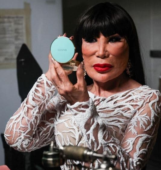 Lyn May estrena video de su canción "La Loba"