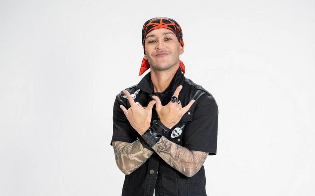 Rocko es un chavo medio metalero y medio darketo. Desobligado y flojo, pero de buen corazón.