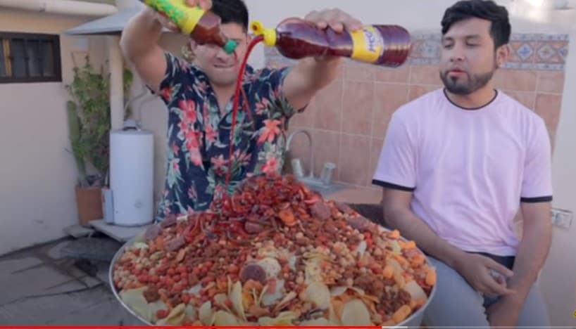 Influencer prepara una tina gigante de botana y se hace viral