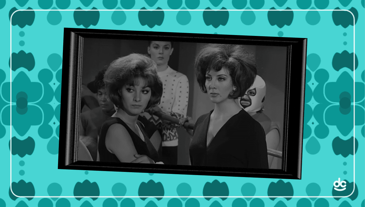 Lorena Velázquez protagonizó muchas películas de luchadores, tanto como villana que como heroína. Aquí en Las Lobas del Ring (1965)
