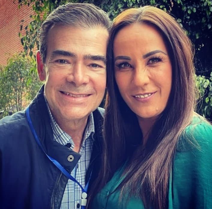 Consuelo Duval celebra la milagrosa recuperación de Toño Mauri con foto y mensaje