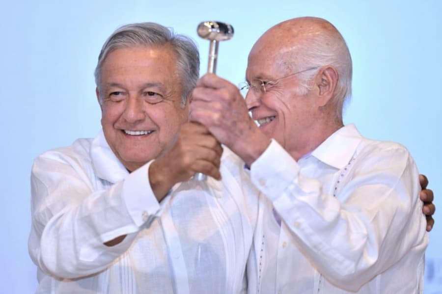 AMlo