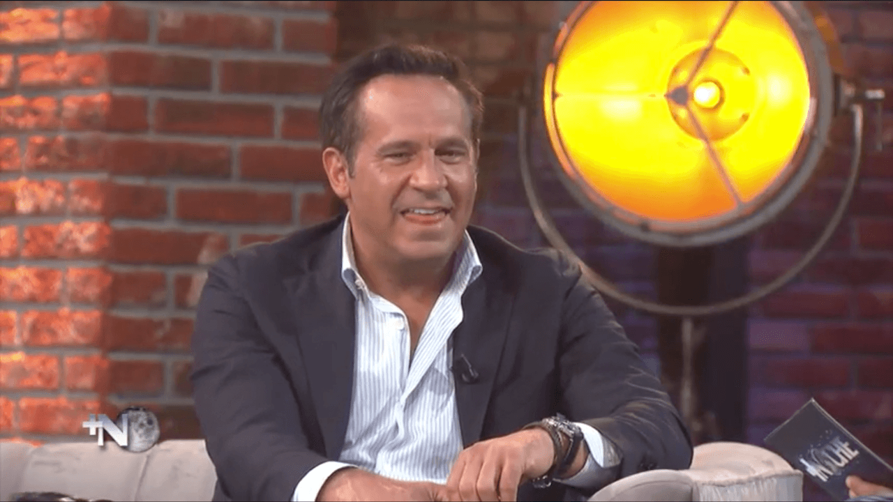 Más Noche: Arath de la Torre confesó que participó en un trío