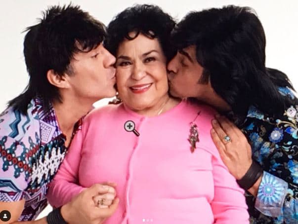 "El Vitor" se despide de Carmelita Salinas al estilo 'Nosotros los Guapos'