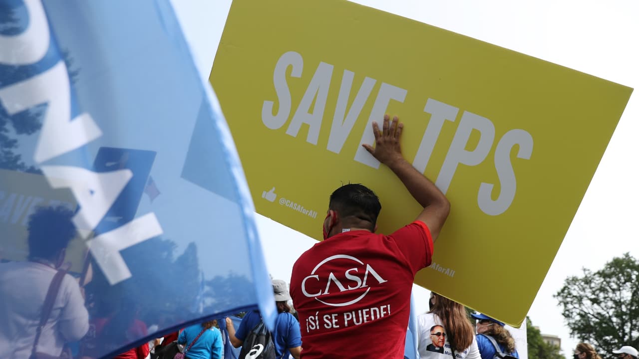 Gobierno Trump pone fin al TPS para unos 76,000 inmigrantes de Honduras y Nicaragua: te explicamos