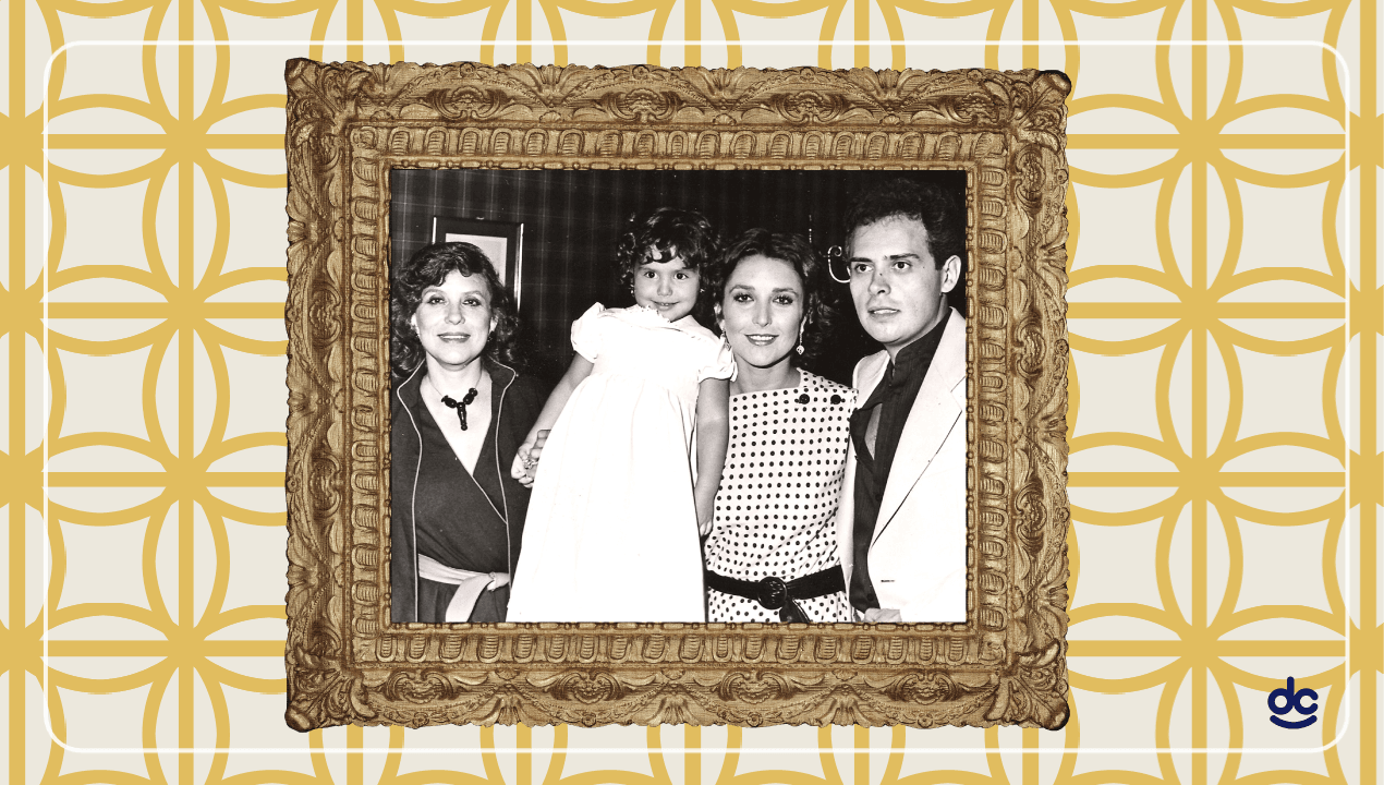 Angélica Vale de niña al lado de sus dos famosos padres, Angélica Maria y Raúl Vale.