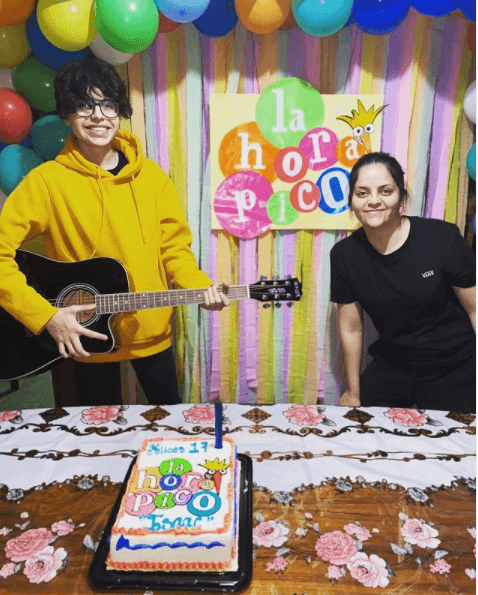 Fiesta temática de la hora pico