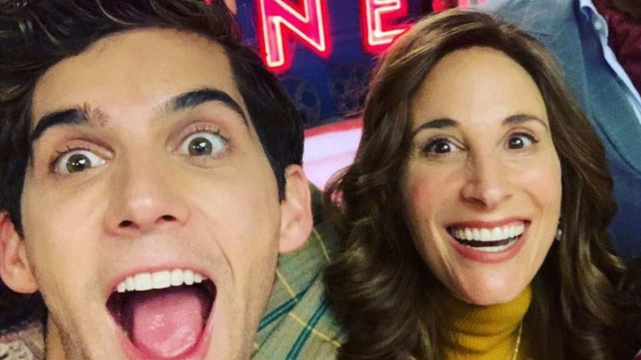 Mónica Huarte cumplió años y Mauricio Garza le cantó Las Mañanitas en su camerino