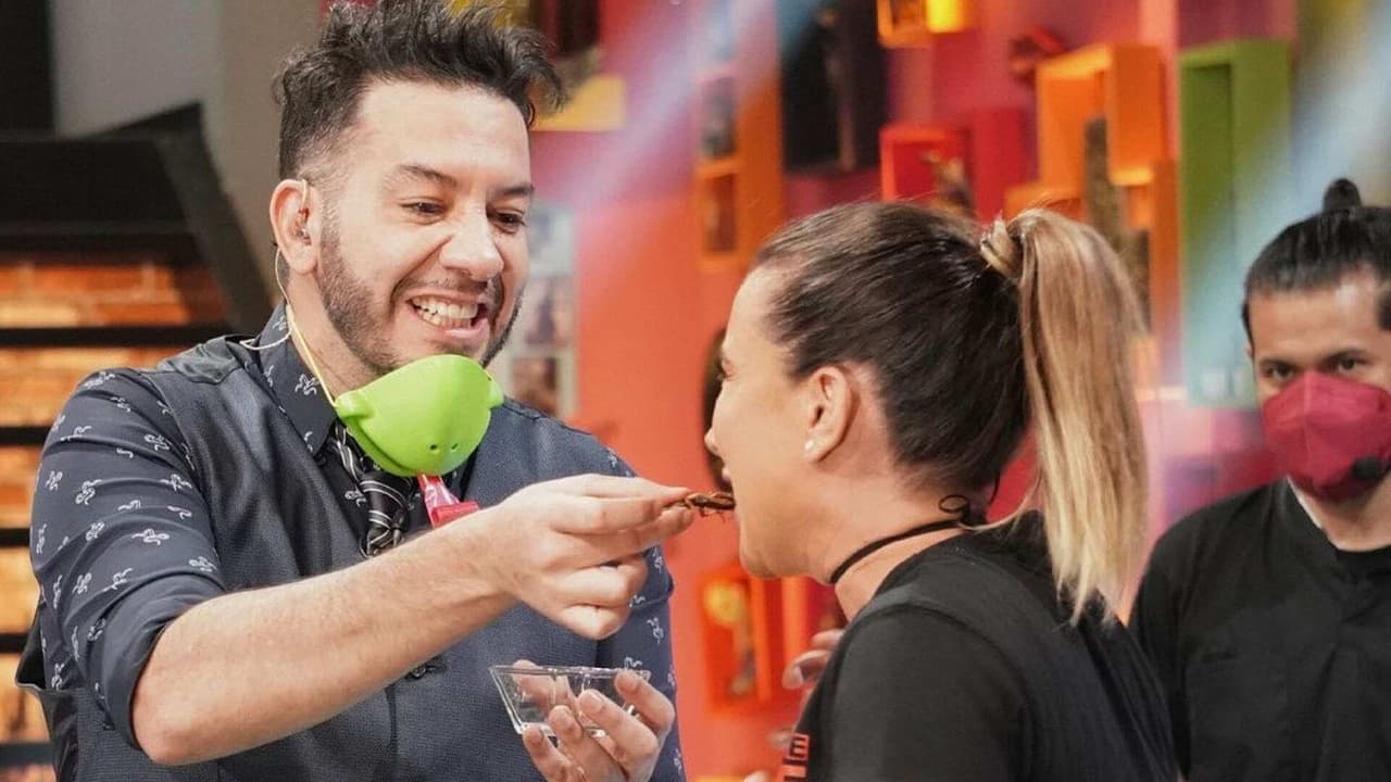 Faisy hace que Mariazel coma alacranes y ella por poco se vomita
