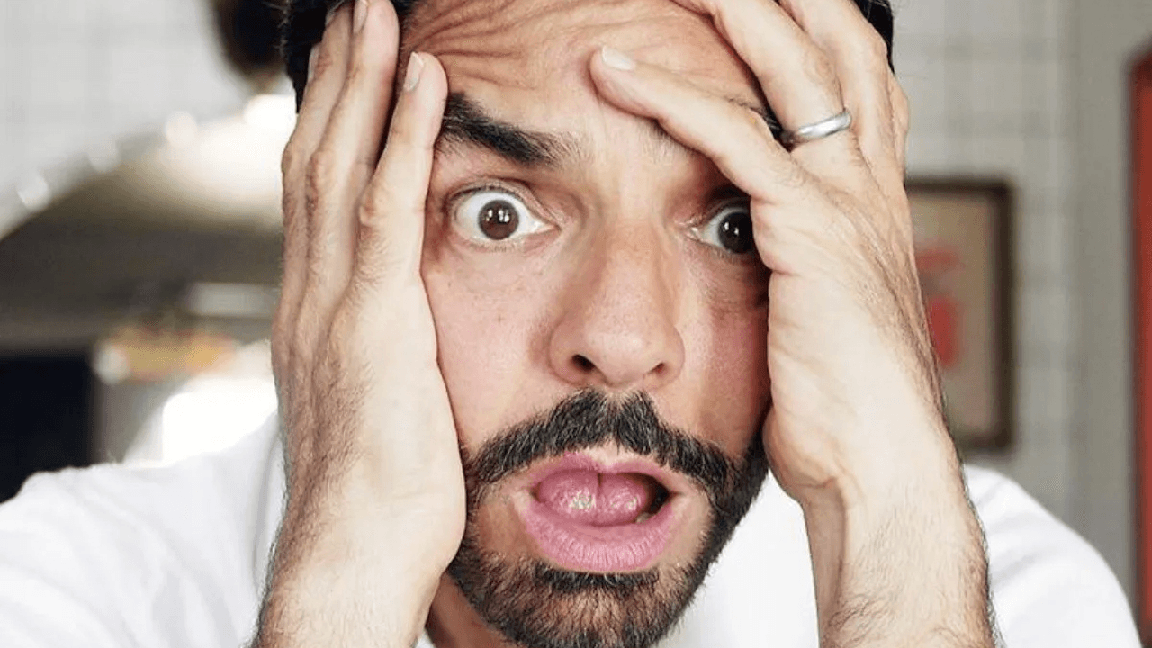 Eugenio Derbez en una escena de una película