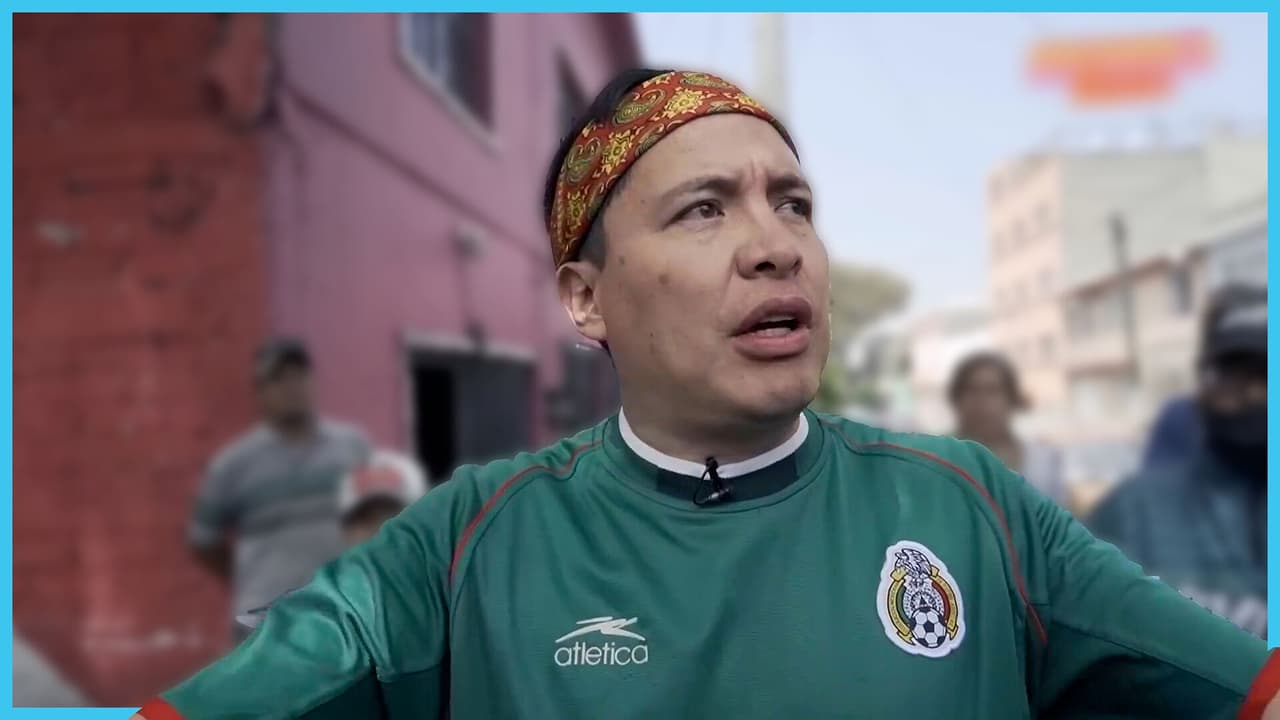 Armando Hernández ayuda a vendedores de la calle, les compra todo y lo regala