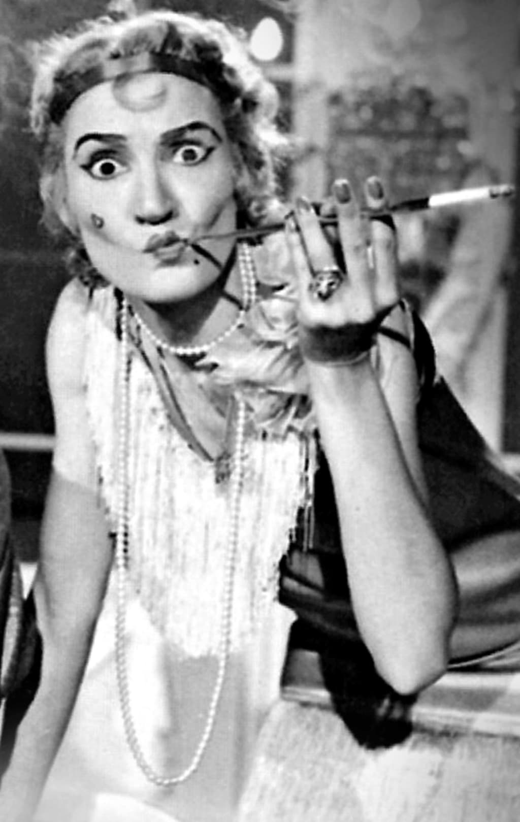 Fannie Kauffman "Vitola" nació en Canadá, pero se volvió una estrella en México. Fue parte del grupo de actores que acompañaba a Tin Tan en su primera etapa en el cine, su vis cómica era impresionante.