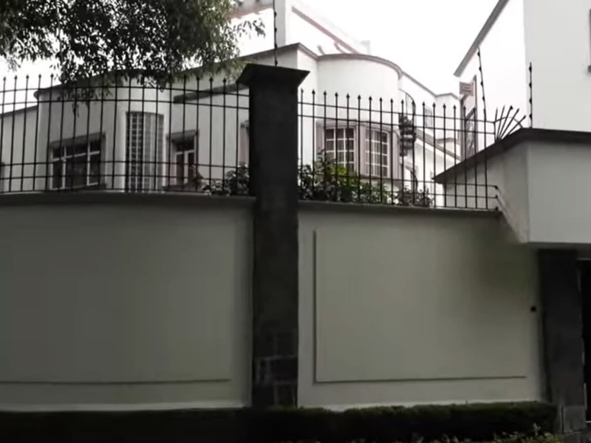La ex casa de Chespirito, está en venta.