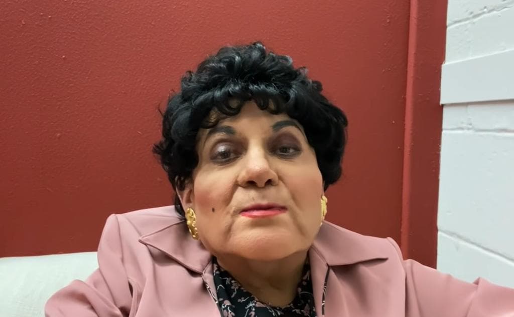 El día que Lalo España imitó a Carmelita Salinas