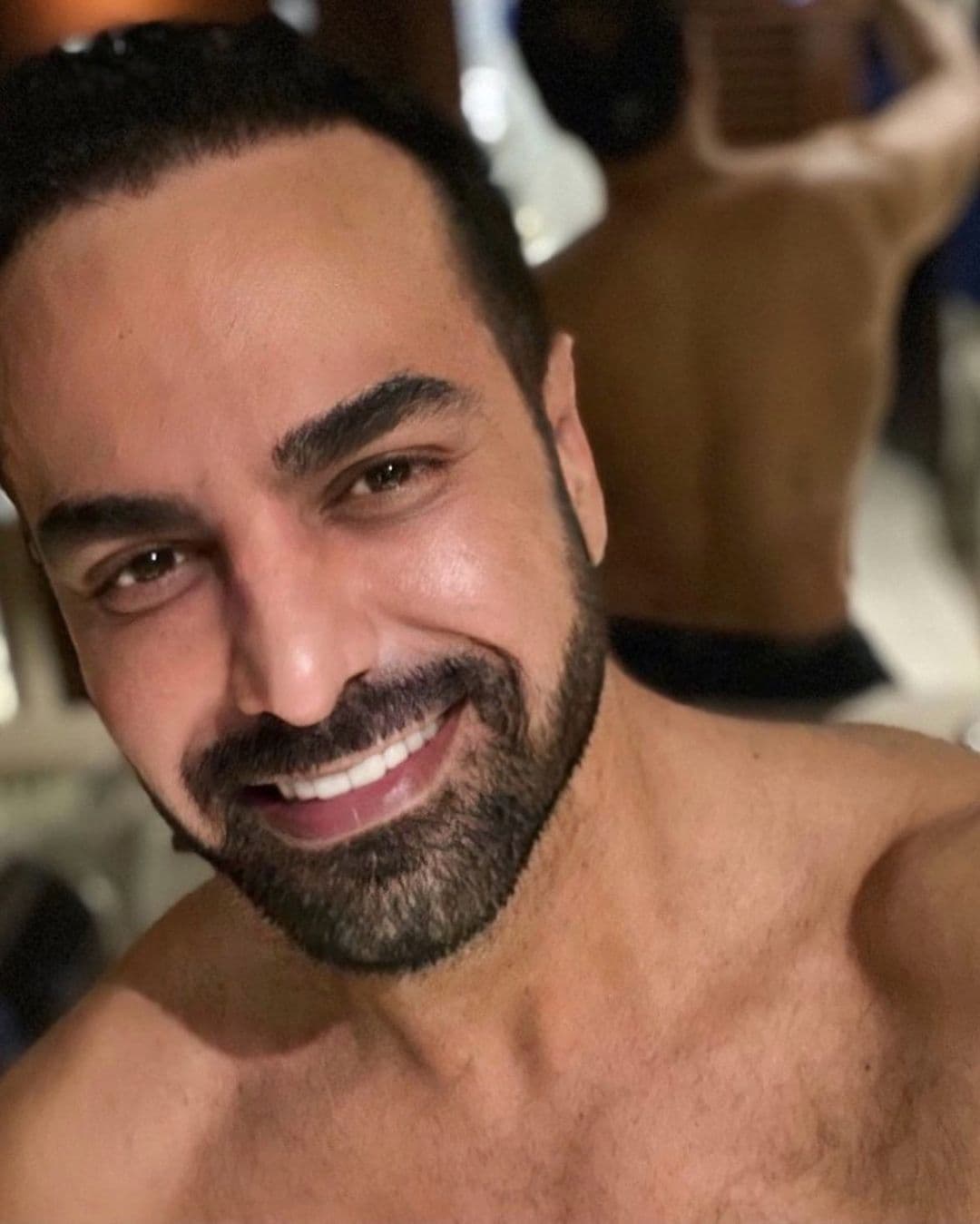 Albertano subió una foto como Tarzán y prendió las redes