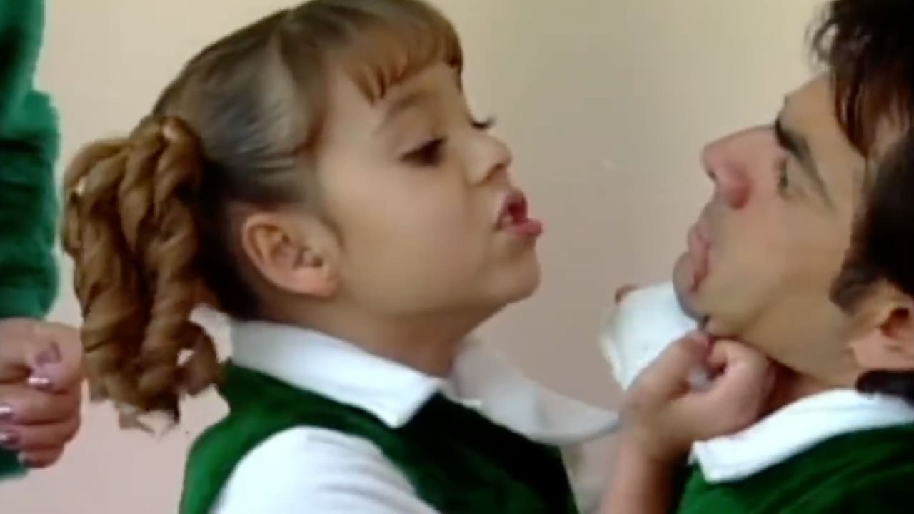 Por no concluir satisfactoriamente con su proyecto final, su maestra obliga a Ludovico a regresar a la primaria o de lo contrario su certificado será invalidado.