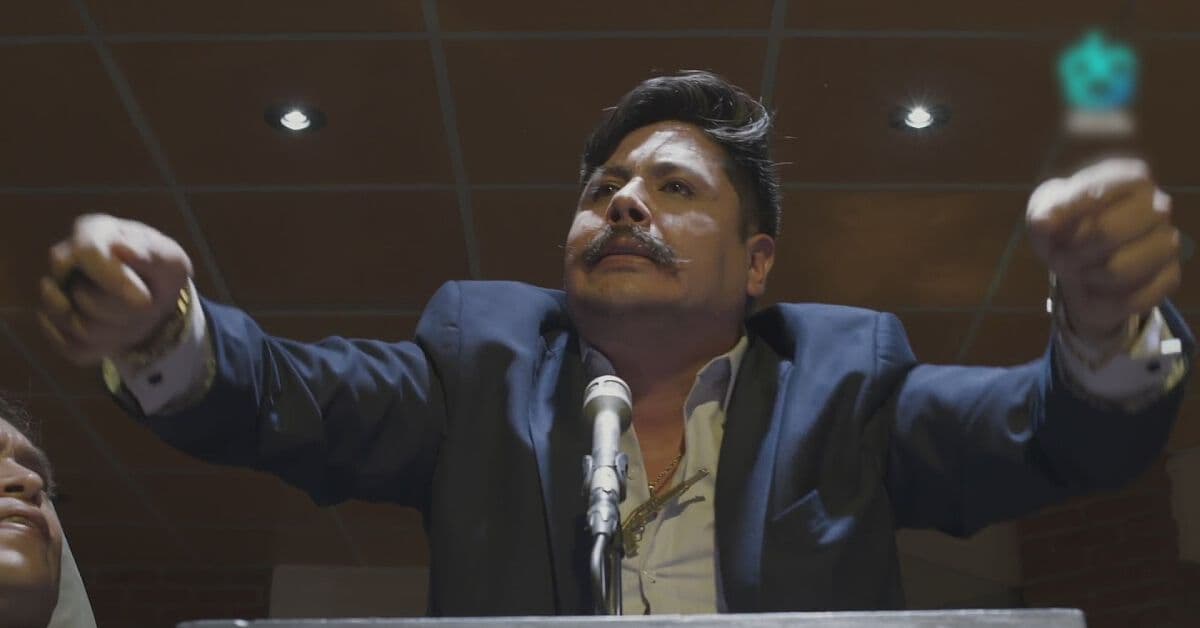El Junior: Rutilo imita al presidente en una reunión de criminales
