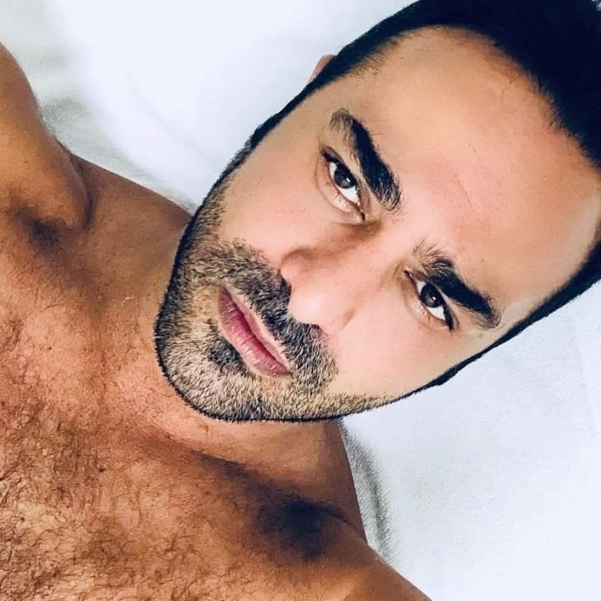 Desde que empezó la pandemia Ariel se ha dejado barba de tres días