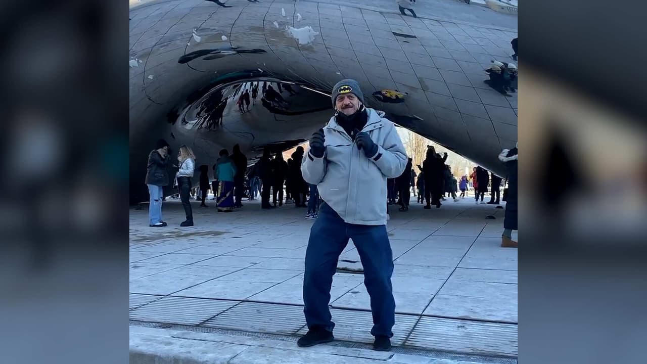 Teo González divierte al bailar en el ‘frijol’ de Chicago