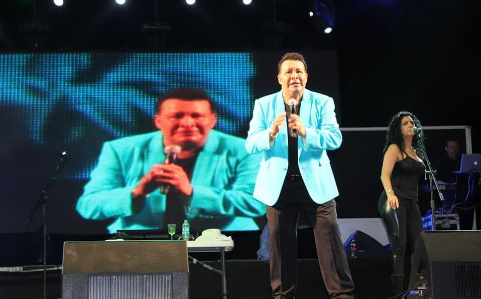 Tony Flores en un show