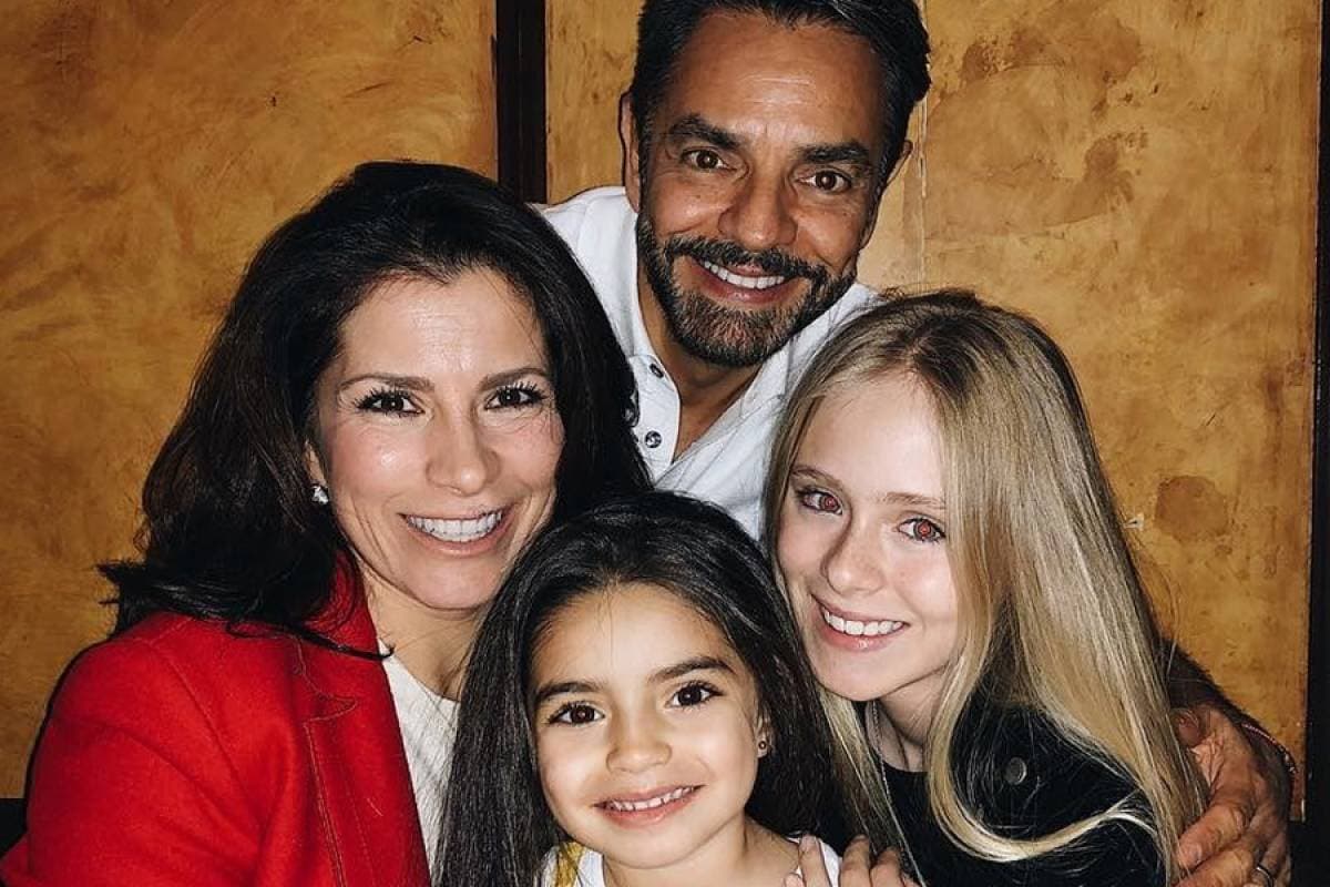 La actriz mantiene una buena relación con Eugenio e incluso siguió su consejo cuando le dijo que no tomara el papel de la niña en el remake de 'Poltergeist'. Aquí la vemos con Alessandra y Aitana.