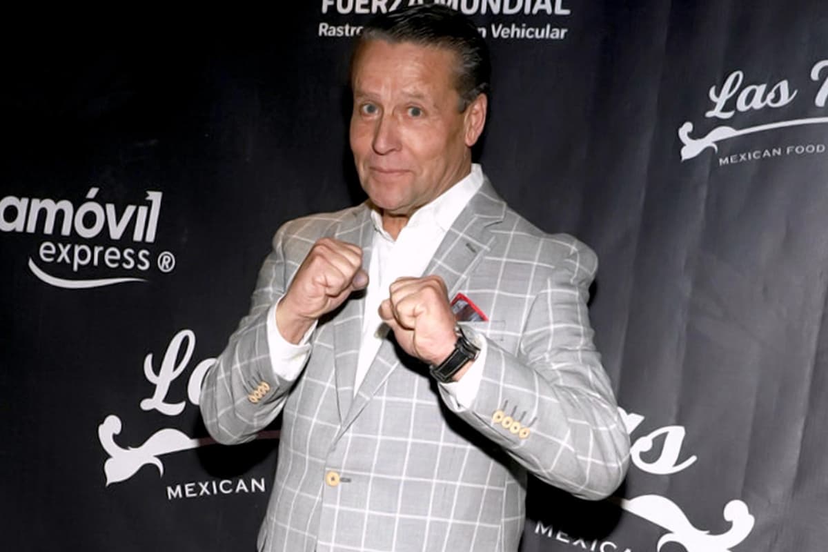 Alfredo Adame suele salir mal librado de las peleas.